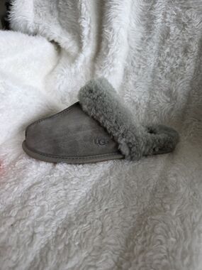 UGG Cozy Shearling Mule Slippers in Gray